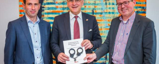 Minister Kris Peeters engageert zich voor evenwichtige franchisecontracten